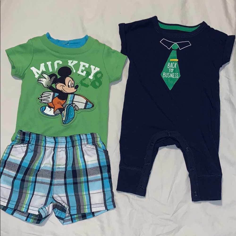 (2 for $15) Bundle of 2 Adorable NB outfits- EUC